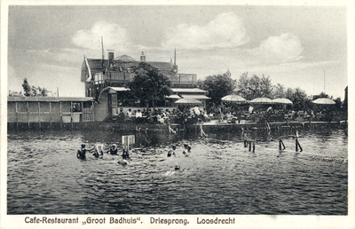 13417 Gezicht op het café-restaurant met openluchtzwembad en terras Groot Badhuis te Oud-Loosdrecht (gemeente ...